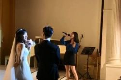 IU现身婚礼飙唱《Good Day》 舞蹈夫妇跟跳