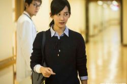 孟耿如首度入围金钟泪崩 意外曝光在家不穿衣服