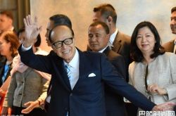 李嘉诚百亿财产列受益人名单 梁洛施3子没戏？