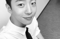 B.A.P队长方容国离开公司 手写亲笔信暗示并不是退团