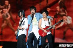 五月天首尔开唱韩式应援 居然还出了教学影片