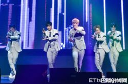 KNK出道才2年半遭公司放弃 有真退团剩4人全解约