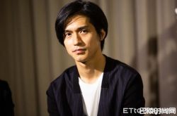 锦户亮涉嫌性侵20岁少女 女方惊怀孕迹象怒泄床照