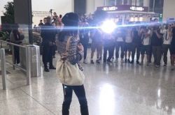 木村光希让机场暴动啦 为宝格丽带妈妈飞香港