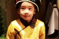 Jasper神cos皇上 陈小春一秒回忆韦小宝