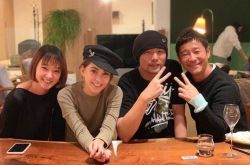 周杰伦同框日本炫富社长 寿司之夜老婆作伴