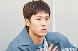 孔明深夜赶拍戏出意外 返家途中车身全毁受伤