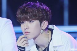 揭秘蔡徐坤心酸成名史 起诉原东家为什么？