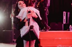 30岁Jessie J不孕？演唱会上痛揭心声