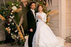 简嫚书婚宴22万元黑礼服曝光 不管传统只求别太露