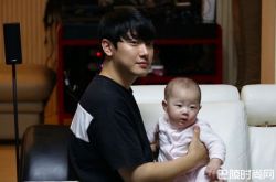 FTISLAND崔敏焕新婚11个月 晒老婆儿子照片