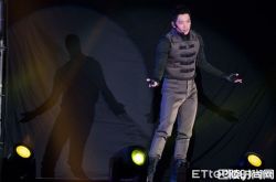 Rain爸爸被爆欠债 罕见动怒公开录音对话