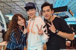 欧阳妮妮机场巧遇男神林俊杰 兴奋喊偶像合照