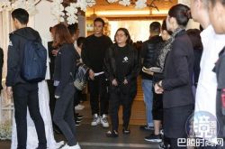 王牌经纪人陈镇川出柜后 77岁的母亲逝世明星哀悼