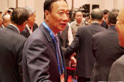 郭台铭谈严凯泰病逝非常难过 他背负很重的担子