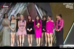 TWICE拿下第一奖 子瑜开口讲中文甜美致谢