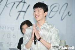 出道就成为IU男人 张基龙魅力笑就是我本人