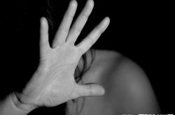 韩女团成员爸爸爆性侵女职员 网友找出是T女团吗