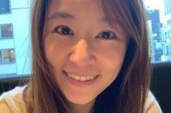 林心如自拍素颜照 脸肿成猪头睡前连吃3碗泡面