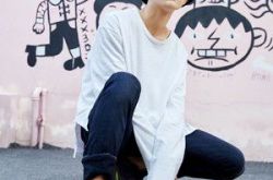 粉丝在香港偶遇易烊千玺 缓过神只看到后脑勺