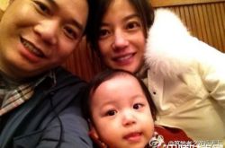 赵薇老公疑向身价85亿富商讨债 深夜秒删文