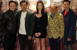 香港导演会30周年颁奖典礼 许玮甯舒淇玩自拍