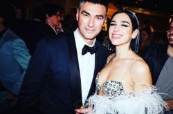 杜阿·利帕带爸爸参加音乐奖 星爸爆红热议