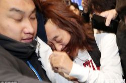 经纪公司和郑俊英解约 被狠狠追打摄影师暴怒扯头发