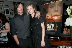 42岁女星黛安克鲁格产后4个月练出腹肌l  老公居然是弩哥