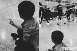 Jasper和陈小春battle尬舞技 双手撑地后空翻帅炸