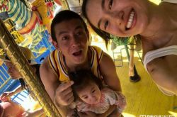 陈冠希怒怼跟拍主播 带女儿游日婉拒合照