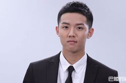 周峻纬家世背景富二代吗？早早成婚老婆是谁