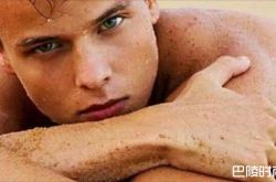 巴西圣保罗时装周男模走秀跌倒去世