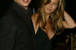 小布砸七千万送前妻豪宅 詹妮弗·安妮斯顿50岁生日笑了