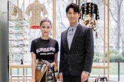 何超莲和窦骁日前公开认爱 闺蜜帮忙庆生