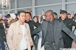 演员李嘉担任崔始源的保镖 比当艺人赚钱