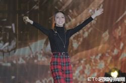 邓紫棋15岁飙唱高音神曲片曝光