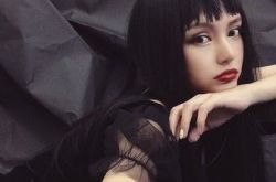 周扬青罕见曝黑发照撞脸富江 罗志祥一看点赞