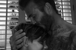 贝克汉姆开车用手机被禁驾6个月怎么回事