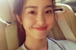 杨采钰现身医院怀孕了吗？陈金飞陪同被讽似父亲