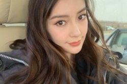 Angelababy登杂志封面 名字居然印错了