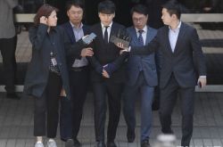 胜利被拘留怎么回事 双手被绑绳押送上车