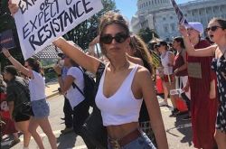 艾米丽·拉塔科夫斯基三点反堕胎法 争女性主权