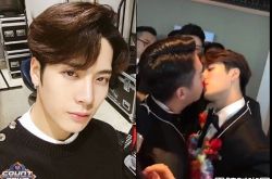 王嘉尔当伴郎迎亲被恶搞 男男嘴对嘴传纸崩溃