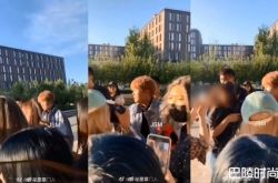 李汶翰一把拉住差点被车撞的粉丝怎么回事