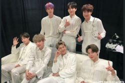 伦敦6万人合唱BTS这首歌 JIMIN柩国台上泪崩