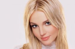 布兰妮亲笔信曝光 被控制设局关进精神病院