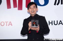 黄子佼孟耿如明年4月结婚 以园游会方式办婚宴