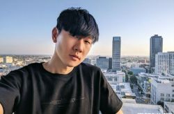 林俊杰经纪人是谁？机场打飞粉丝手机怎么回事