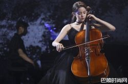 欧阳娜娜19岁生日会 唱歌献给妈妈